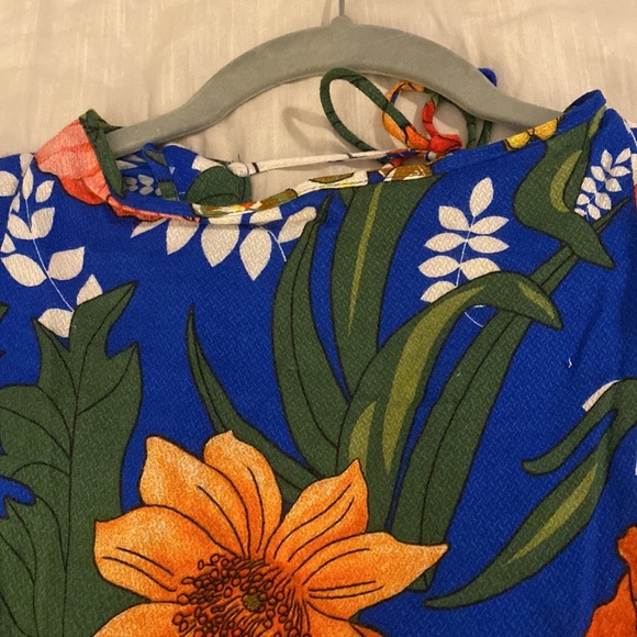 FARM Rio Floral Open Back Caped Mini Dress (20) - Picture 4 of 9